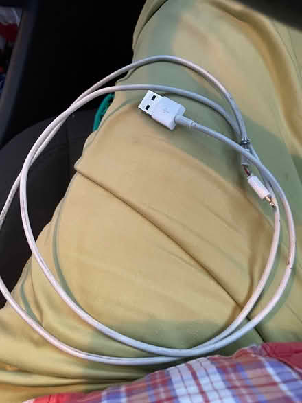 Photo of Apple 12 phone charger (Arnold) #1
