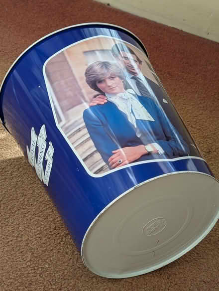 Photo of free Collectible Royal Wedding Waste Bin (Mold CH7) #3