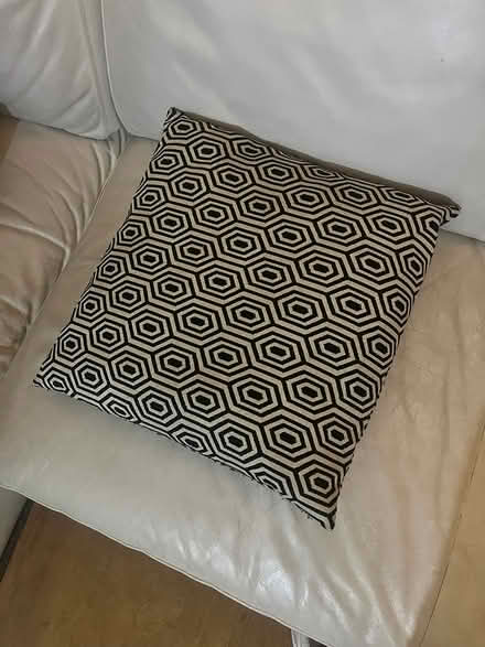 Photo of free Cushion (Nunhead (SE15)) #1