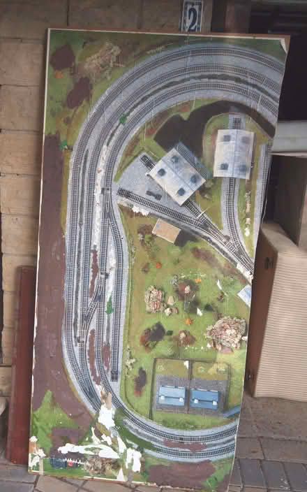 Photo of free large wood board train layout. (Oakwood LS8) #1