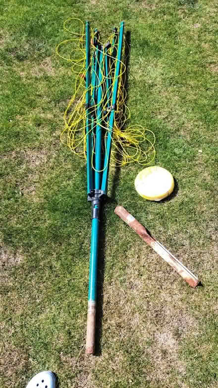 Photo of free Rotating washing line (Sittingbourne ME10 area.) #1