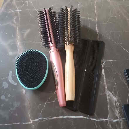 Photo of free Hair brushes, combs and tangle teaser (Poplar E14) #1