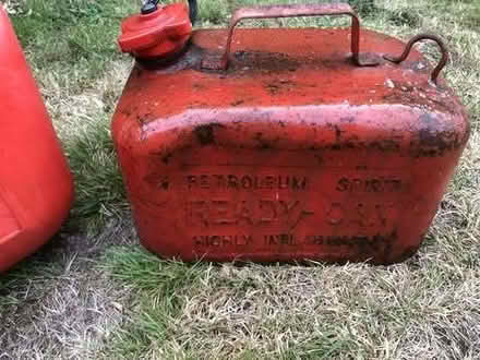 Photo of free metal fuel can (Rowlands Castle PO9) #1