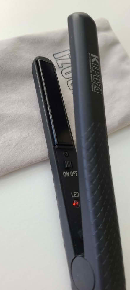 Photo of free Kipozi hair straightening iron (Highworth SN6) #1