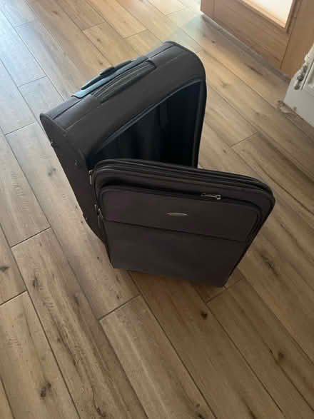 Photo of free Cabin baggage suitcase (Bedford MK40) #3