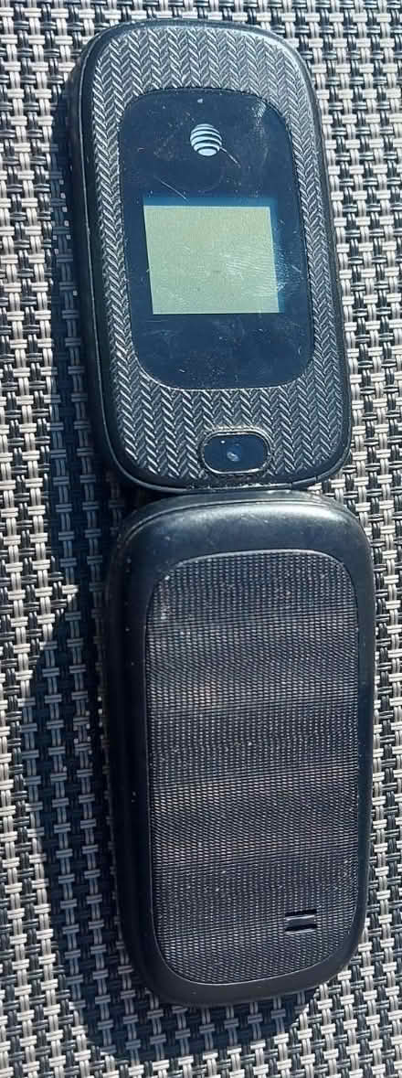 Photo of free AT&T ZTE Z223 flip phone (Broadview and Gerrard) #4
