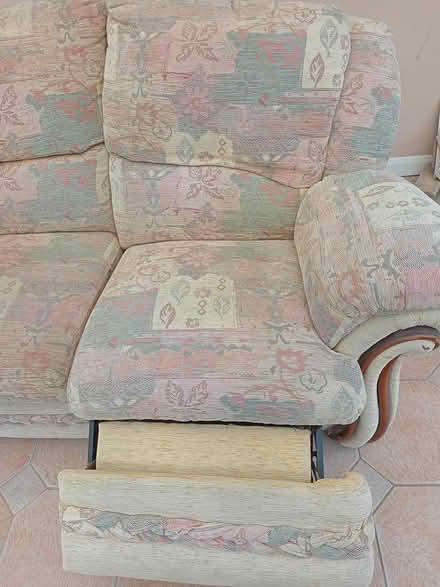 Photo of free 2 seater (manual) recliner sofa (Bwlchgwyn/Gwynfryn - Wrexham) #1