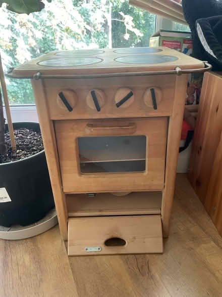 Photo of free Wooden Kids Play Oven (Hanger Lane) #4