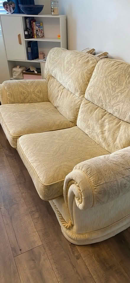 Photo of free 3 piece sofa (Droiwich WR9) #4