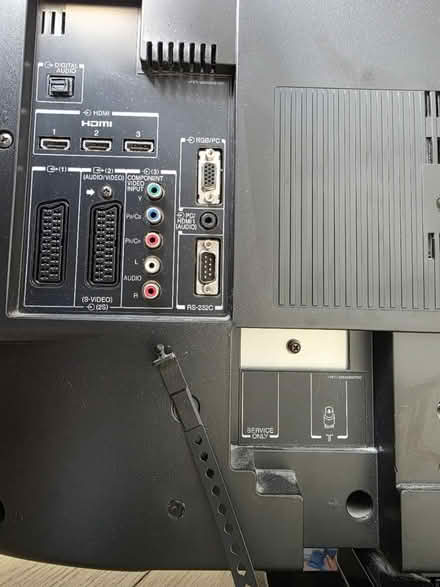 Photo of free Toshiba 32" LCD tv (Brentwood CM13) #3