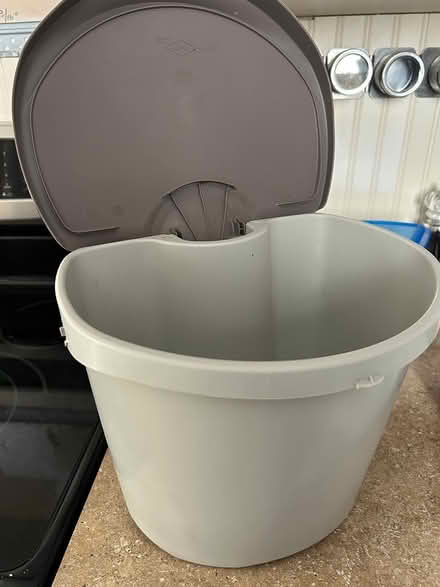 Photo of free Counter Compost Bin (Hunt Club/Conroy area) #2