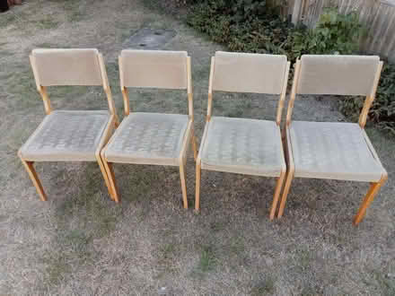 Photo of free Kitchen table and 4 chairs (Woodley RG5) #3