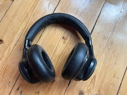 Photo of free Sound cancelling headphones (Chipping Barnet EN5) #1