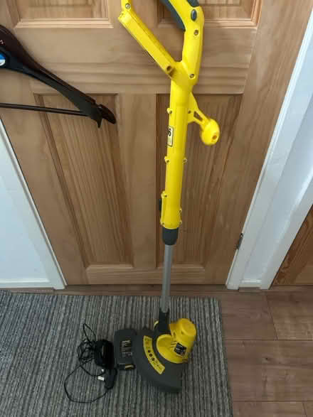 Photo of free battery operated strimmer (moston M40,) #1