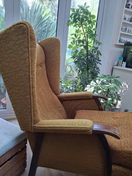 Photo of free 1970s chair (Ercol?) in need of webbing (Southborough TN4) #3