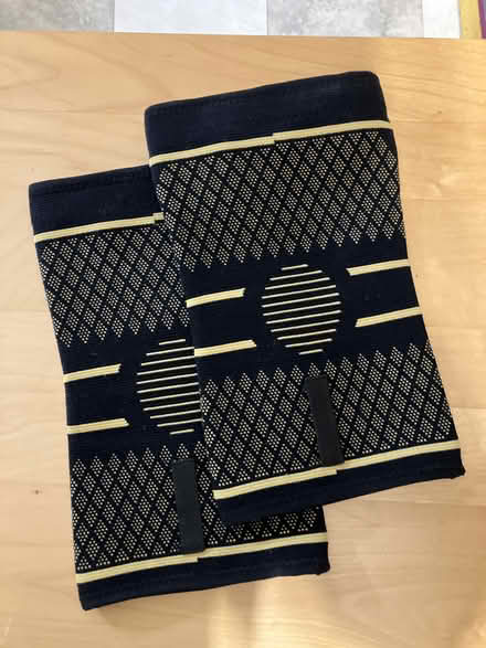 Photo of free large knee braces (NoHo 10012) #2