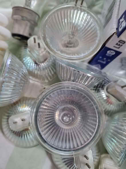 Photo of free MR16 / GU5.3 Light Bulbs (Chesham HP5) #1