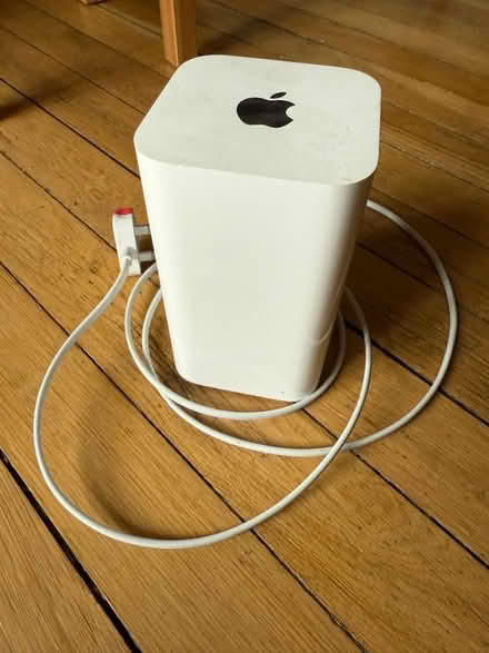 Photo of free Apple Airport (Extreme, I think) (Gerrards Cross SL9) #1