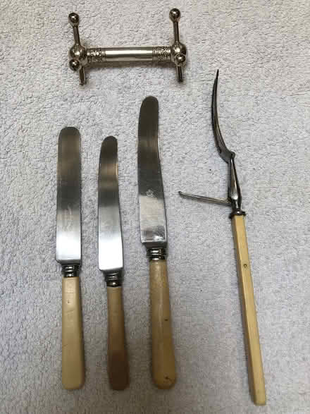 Photo of free bakerlite cutlery and knife rest (Hempstead) #1