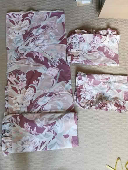 Photo of free Brand new double bed set with 2 pillowcases (Hilltown DD3) #1