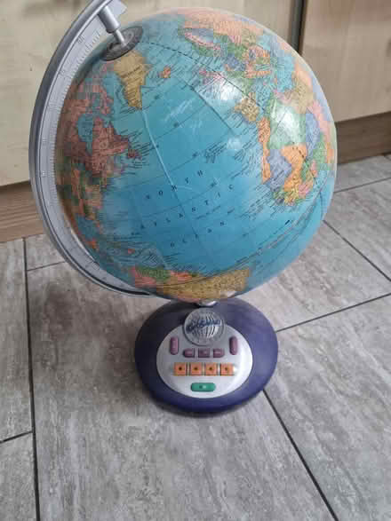 Photo of free Talking globe (Perivale) #1