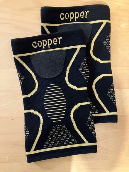 Photo of free large knee braces (NoHo 10012) #1