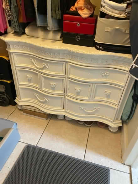 Photo of free Disney dresser 🎀 (Hallandale Beach Blvd and US1) #2