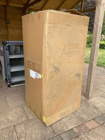 Photo of free Large cardboard box (De55 6GW) #1