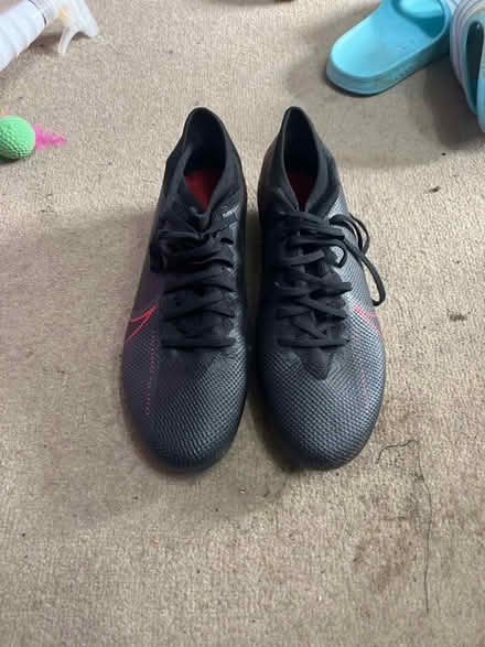 Photo of free Nike football boots uk 7 never used (RG2 Shinfield) #2