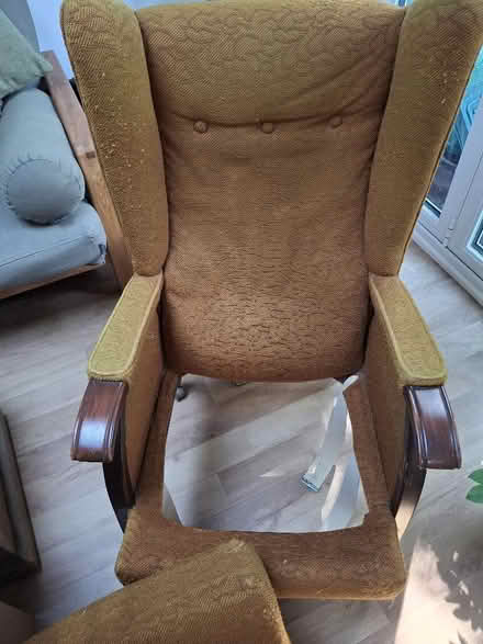 Photo of free 1970s chair (Ercol?) in need of webbing (Southborough TN4) #1