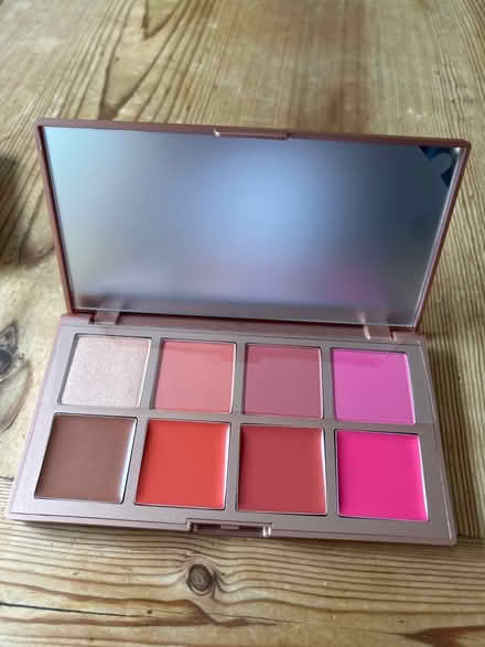 Photo of free Boots No 7 Face Palette. (The Folders Lane Estate RH15) #1