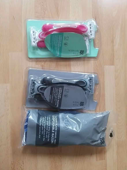 Photo of free 18 unopened razors (Penwortham PR1) #1