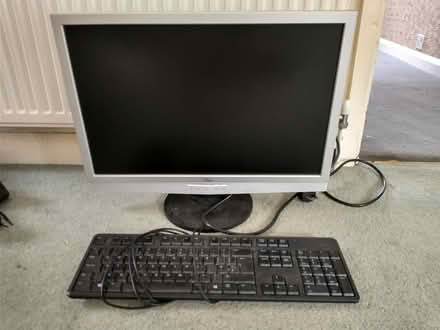 Photo of free Fujitsu Siemens Screen & Keyboard (Guildford GU2) #2