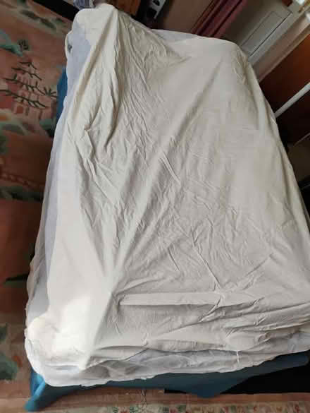 Photo of free waterproof undersheet (single bed) (chesterton CB4) #1