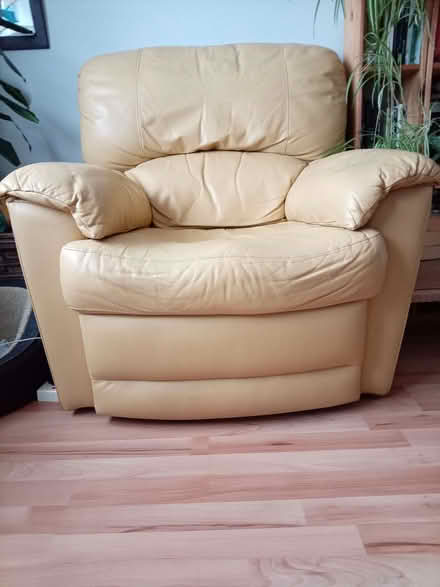 Photo of free Recliner chair (Dane Hills LE3) #2