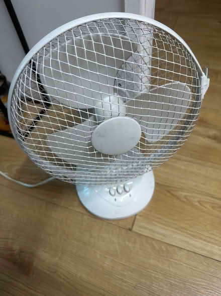 Photo of free Desk fan (Wexham SL2) #1