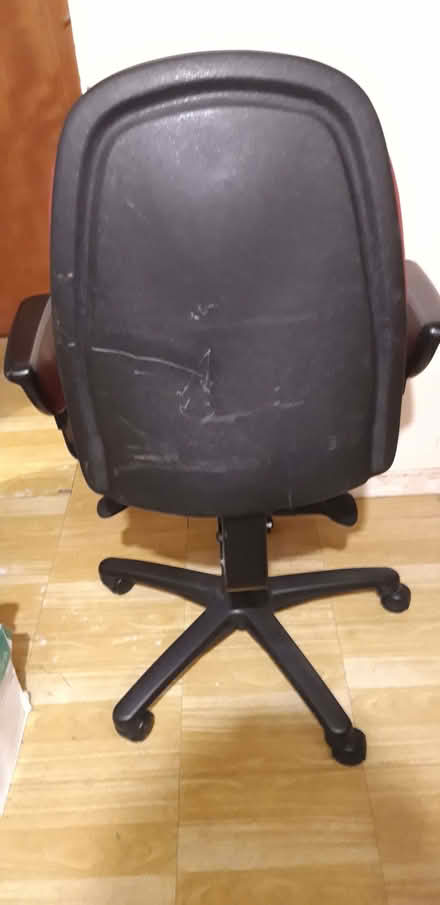 Photo of free NOW DARNED!* Office chair, swivelling, adjustable. (Purley CR8) #4