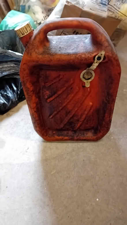 Photo of free Oil Drain & recycle container (Glenfield Rd area LE3) #1