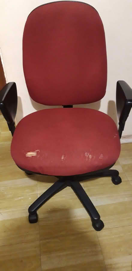 Photo of free NOW DARNED!* Office chair, swivelling, adjustable. (Purley CR8) #2