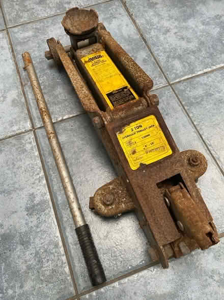 Photo of free Trolley jack (Runcton PO20) #1