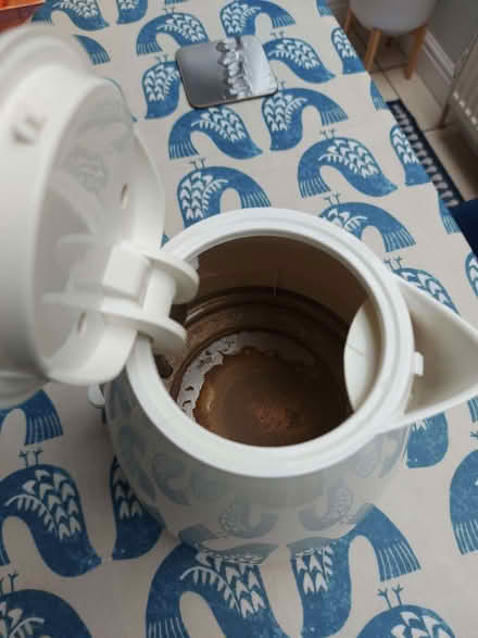 Photo of free DeLonghi kettle (Dronfield S18) #2