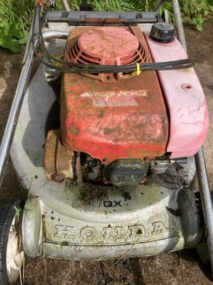 Photo of free HONDA HR2160 lawnmower (Disley, SK12) #2