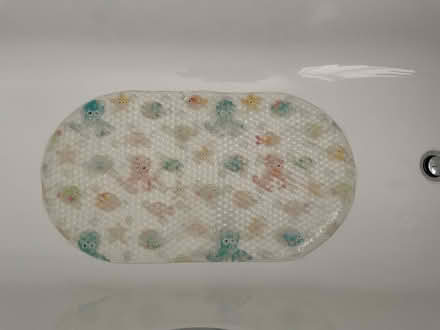 Photo of free Baby/kids bath mat 27 x 15 ins (Churchgate EN8) #2