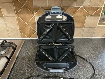 Photo of free Sandwich toaster (Worlds End Burgess Hill) #3