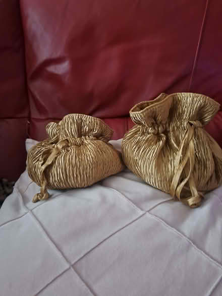 Photo of free 2 gold makeup bags (Marton Bank FY3) #1