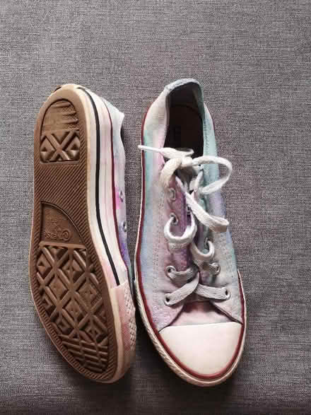 Photo of free Converse All Star (Size 2.5 / EUR 34) (Henley-on-Thames RG9) #1