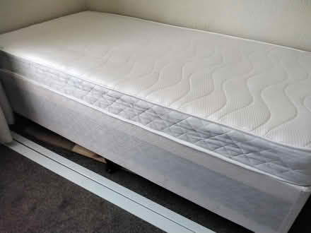 Photo of free Single bed with mattress (Dagenham RM8) #1