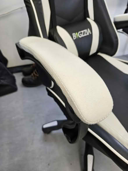 Photo of free Bigzzia Gaming Chair (TW4) #4