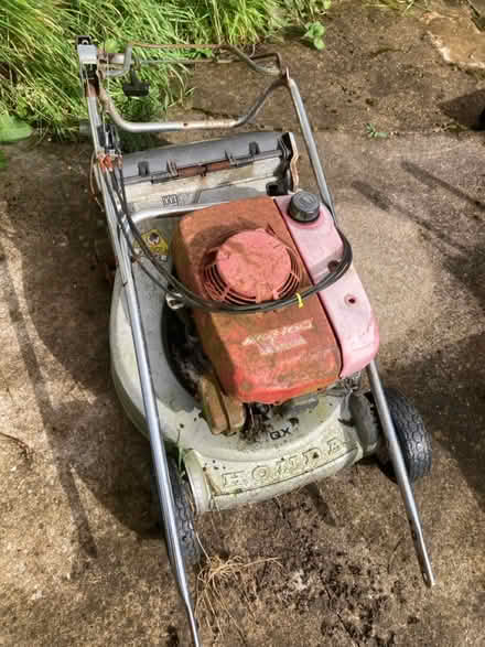 Photo of free HONDA HR2160 lawnmower (Disley, SK12) #3