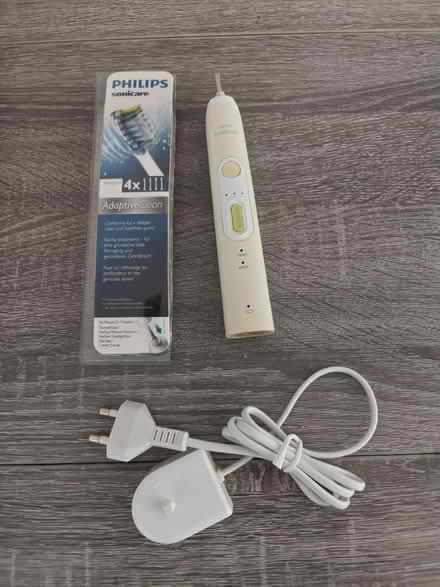 Photo of free Electric toothbrush (Oaklands nr Welwyn AL6) #1